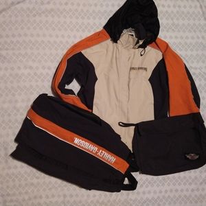 Harley Davidson rain suit. Size small.